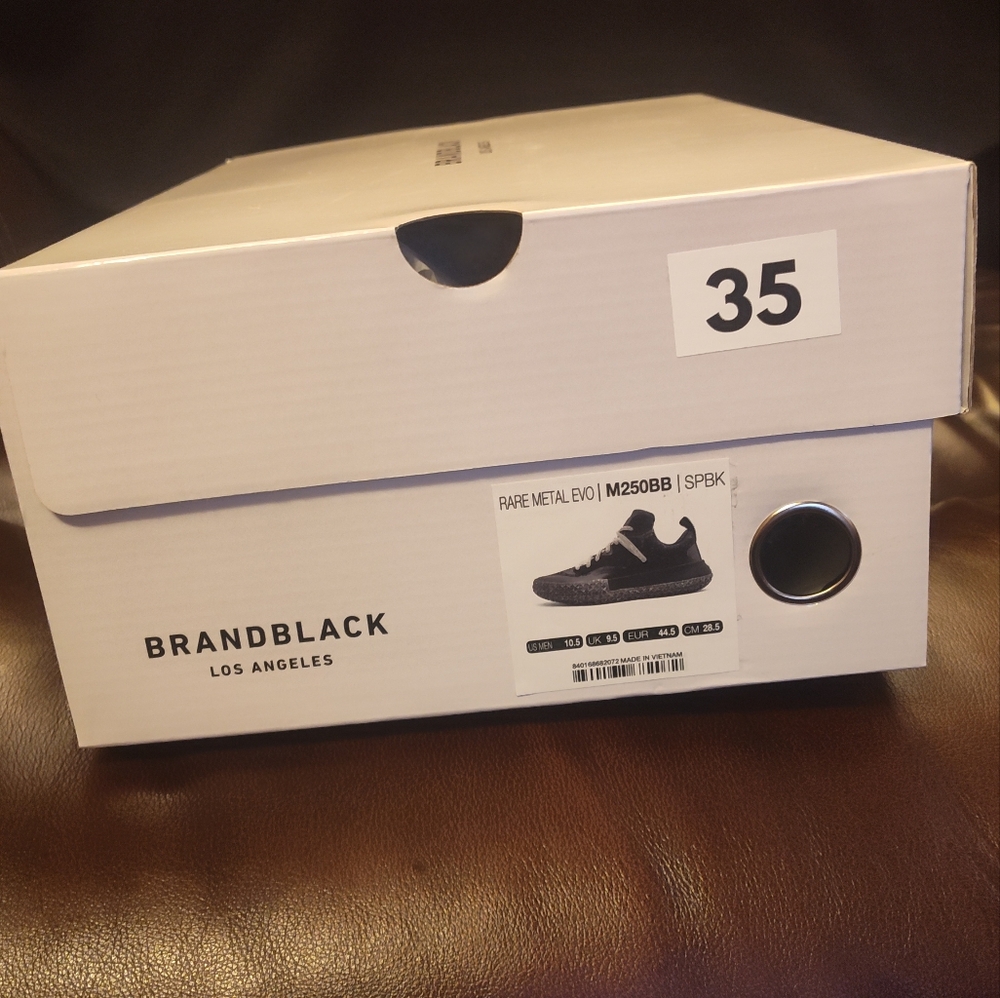 Sneakers - Picture 7 of 7